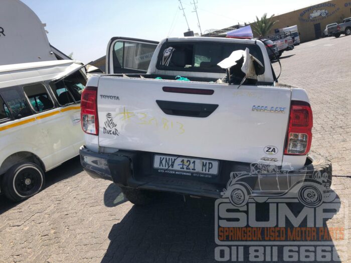 TOYOTA , HILUX 2 . 8 GD - 6 RAIDER 4 X 4 A / T P / U D / C , WHITE ( 30813 ) - Image 2
