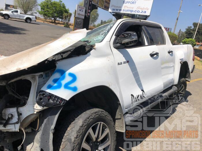 TOYOTA , HILUX 2 . 8 GD - 6 RAIDER 4 X 4 A / T P / U D / C , WHITE ( 30813 ) - Image 3