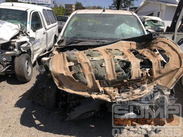 TOYOTA , HILUX 2 . 4 GD S A / C P / U S / C , WHITE ( 30815 )