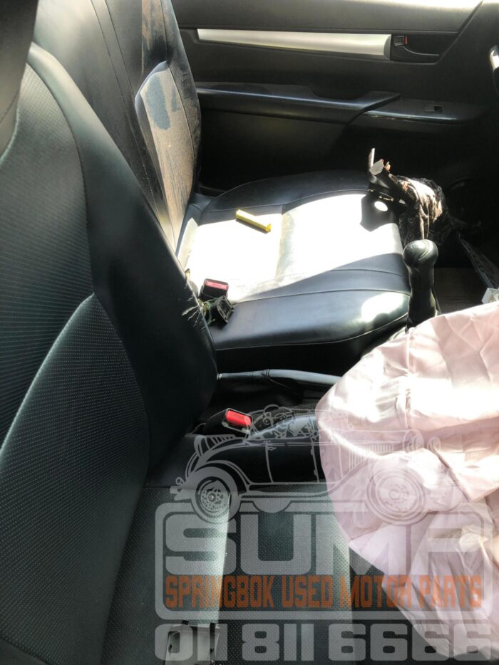 TOYOTA , HILUX 2 . 4 GD S A / C P / U S / C , WHITE ( 30815 ) - Image 6