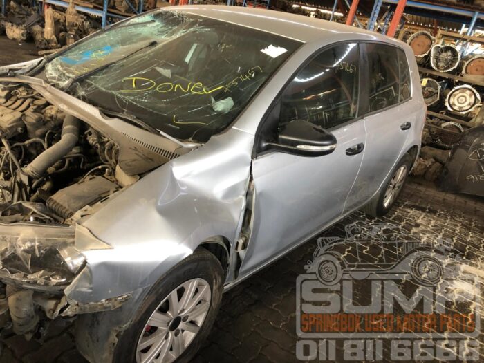 VOLKSWAGEN , GOLF VI 1 . 6 i TRENDLINE , SILVER ( 30779 ) - Image 3