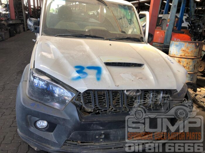 MAHINDRA , PIK UP , WHITE ( 30812 )