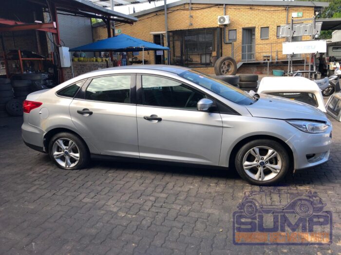 FORD , FOCUS 1 . 0 ECOBOOST AMBIENTE , SILVER , 2015 ( 29740 ) - Image 3