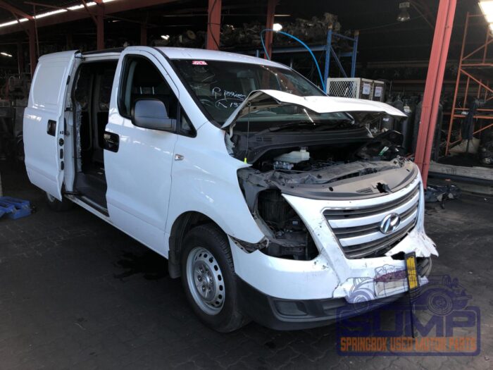 HYUNDAI , H - 1 2 . 5 CR Di A / C F / C P / V A / T , WHITE , 2016 ( 29745 ) - Image 2