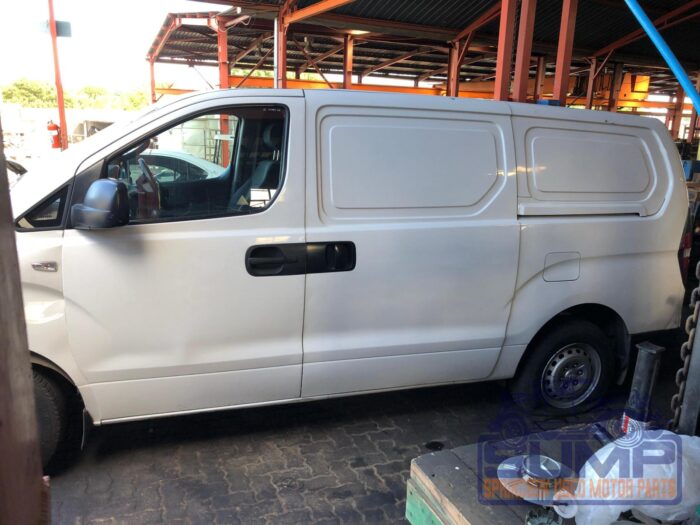 HYUNDAI , H - 1 2 . 5 CR Di A / C F / C P / V A / T , WHITE , 2016 ( 29745 ) - Image 7