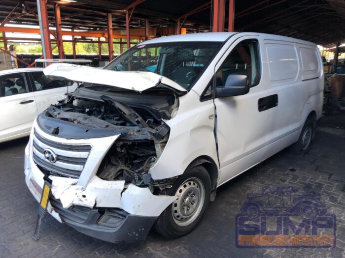 HYUNDAI , H - 1 2 . 5 CR Di A / C F / C P / V A / T , WHITE , 2016 ( 29745 ) - Image 8