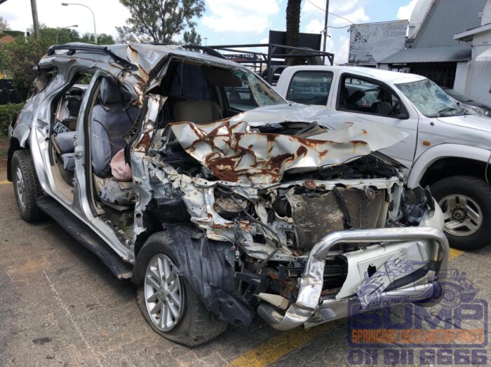 TOYOTA , FORTUNER 2 . 5 D - 4 D RB , SILVER , 2013 ( 30248 ) - Image 2