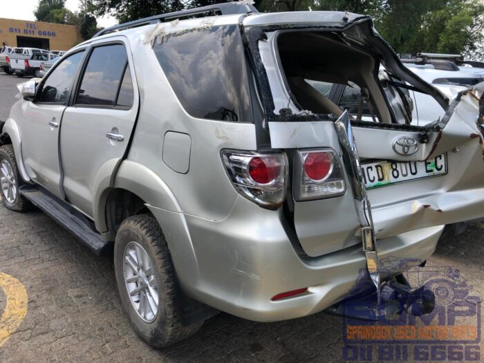 TOYOTA , FORTUNER 2 . 5 D - 4 D RB , SILVER , 2013 ( 30248 ) - Image 6
