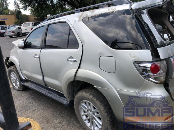 TOYOTA , FORTUNER 2 . 5 D - 4 D RB , SILVER , 2013 ( 30248 ) - Image 7