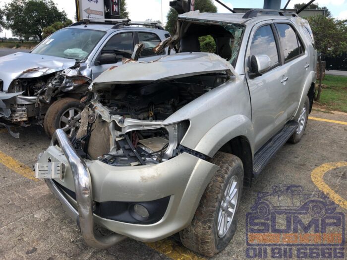 TOYOTA , FORTUNER 2 . 5 D - 4 D RB , SILVER , 2013 ( 30248 ) - Image 8