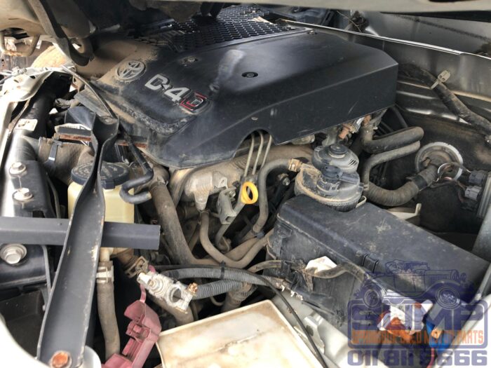 TOYOTA , FORTUNER 2 . 5 D - 4 D RB , SILVER , 2013 ( 30248 ) - Image 11