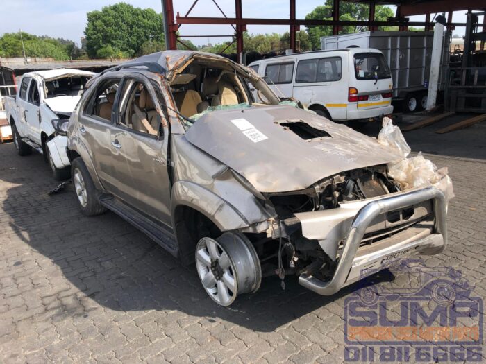 TOYOTA , FORTUNER 3 . 0 D - 4 D 4 X 4 , GOLD , 2007 ( 30253 ) - Image 2