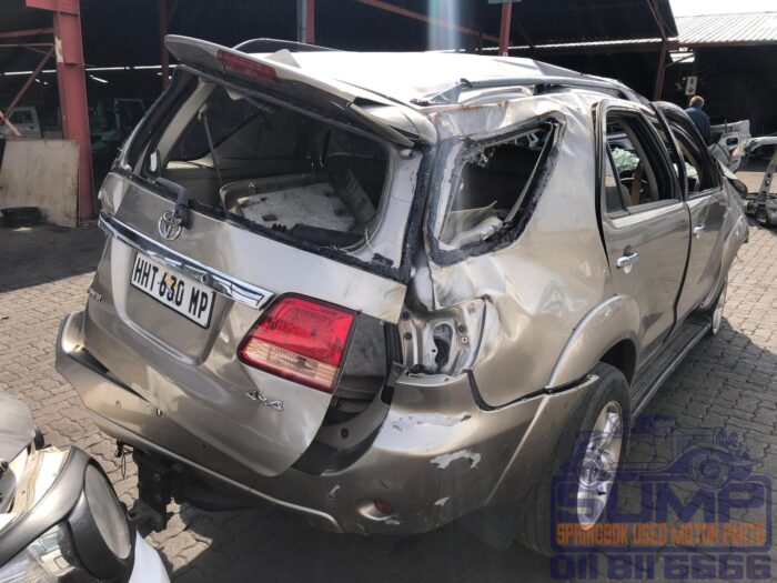 TOYOTA , FORTUNER 3 . 0 D - 4 D 4 X 4 , GOLD , 2007 ( 30253 ) - Image 4