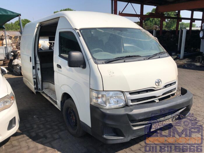 TOYOTA , QUANTUM 2 . 5 D - 4 D F / C P / V , WHITE , 2018 ( 30258 ) - Image 2