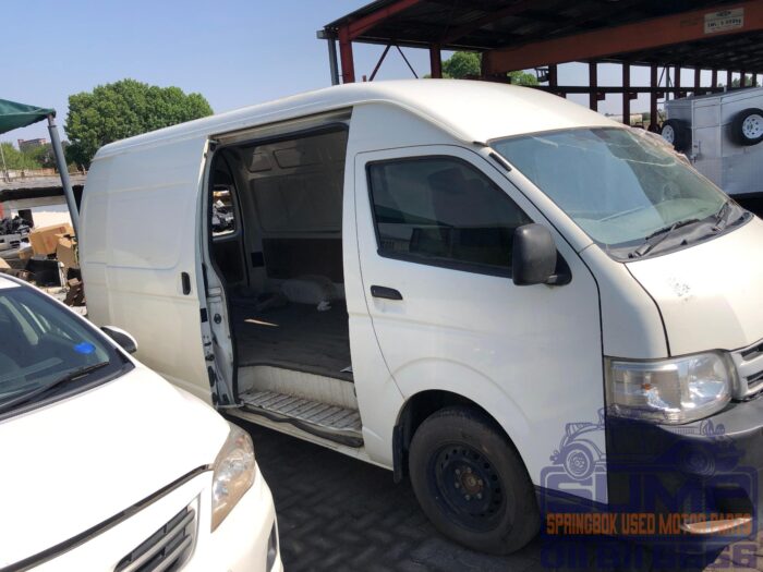 TOYOTA , QUANTUM 2 . 5 D - 4 D F / C P / V , WHITE , 2018 ( 30258 ) - Image 3