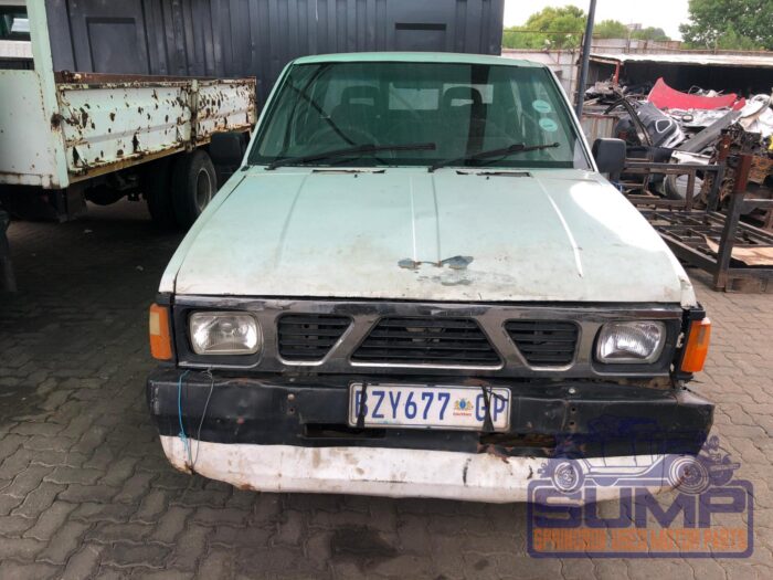 NISSAN , 1 TONNER 3 . 0 V 6 D / C 2 X 4 , WHITE , 1997 ( 29780 )