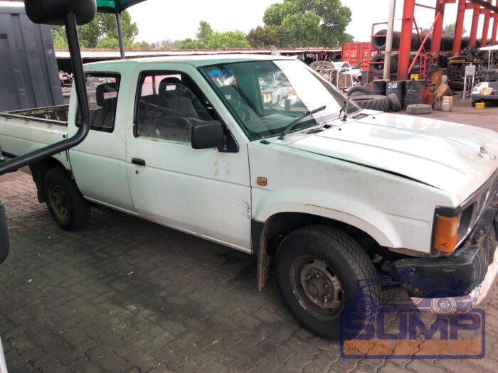 NISSAN , 1 TONNER 3 . 0 V 6 D / C 2 X 4 , WHITE , 1997 ( 29780 ) - Image 3