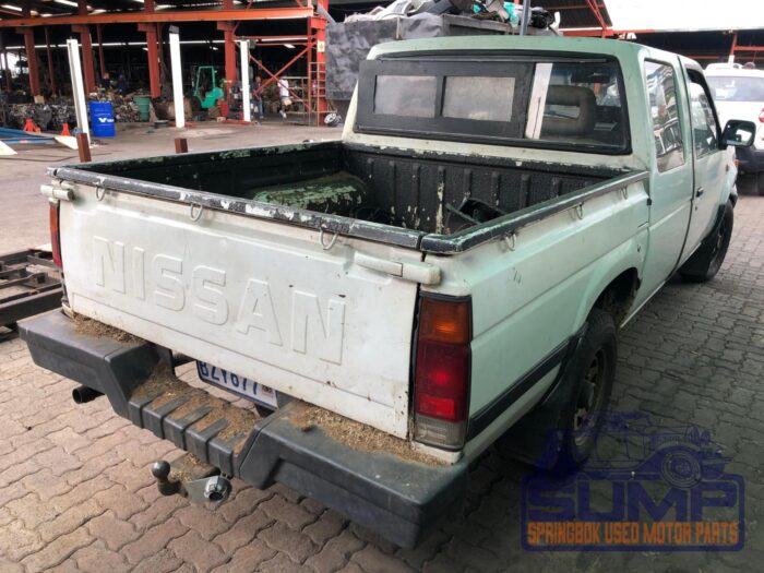 NISSAN , 1 TONNER 3 . 0 V 6 D / C 2 X 4 , WHITE , 1997 ( 29780 ) - Image 4