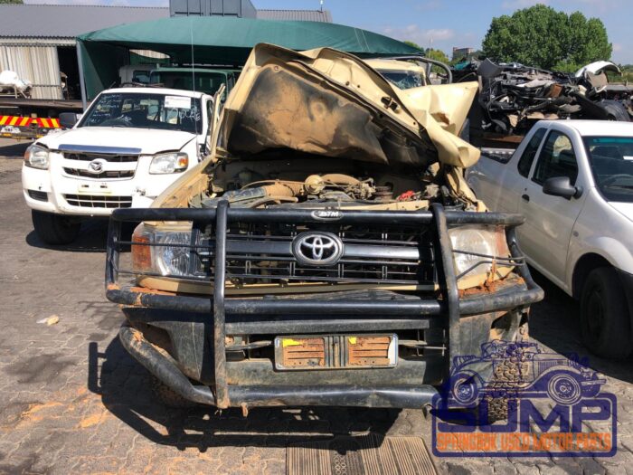 TOYOTA , LAND CRUISER 79 4 . 2 D 60 TH ED P / U S / C , BEIGE , 2011 ( 29779 )