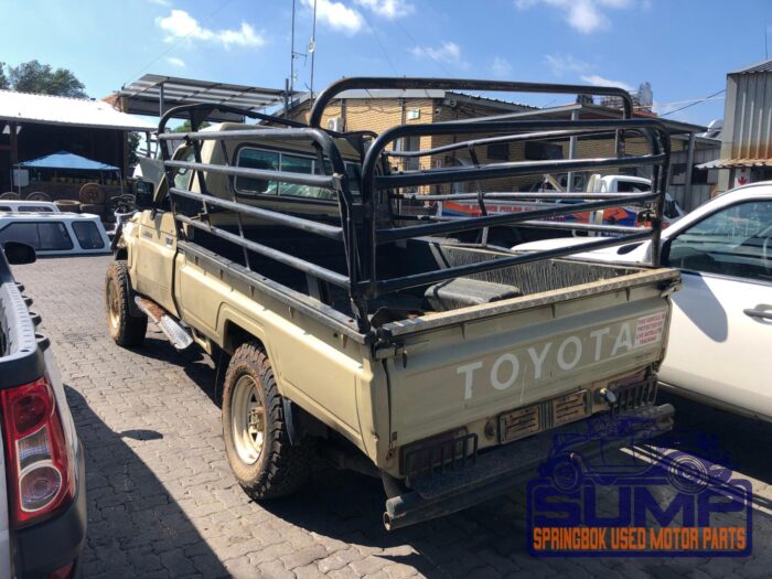 TOYOTA , LAND CRUISER 79 4 . 2 D 60 TH ED P / U S / C , BEIGE , 2011 ( 29779 ) - Image 5