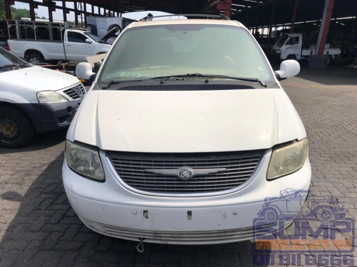 CHRYSLER , VOYAGER 3 . 3 V 6 A / T , WHITE , 2003 ( 30288 )