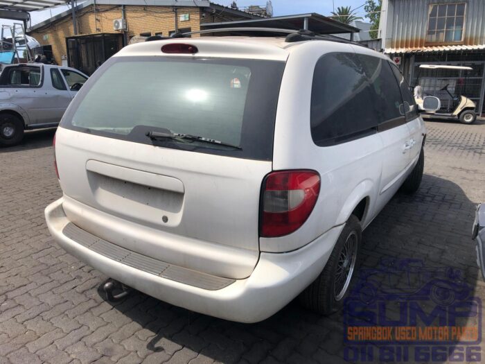 CHRYSLER , VOYAGER 3 . 3 V 6 A / T , WHITE , 2003 ( 30288 ) - Image 4