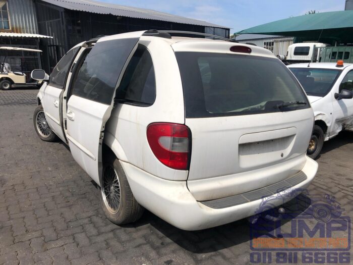 CHRYSLER , VOYAGER 3 . 3 V 6 A / T , WHITE , 2003 ( 30288 ) - Image 6