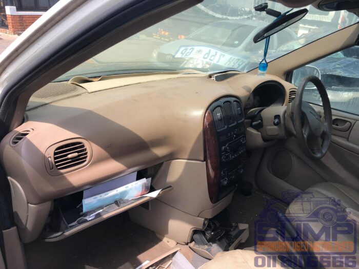 CHRYSLER , VOYAGER 3 . 3 V 6 A / T , WHITE , 2003 ( 30288 ) - Image 9