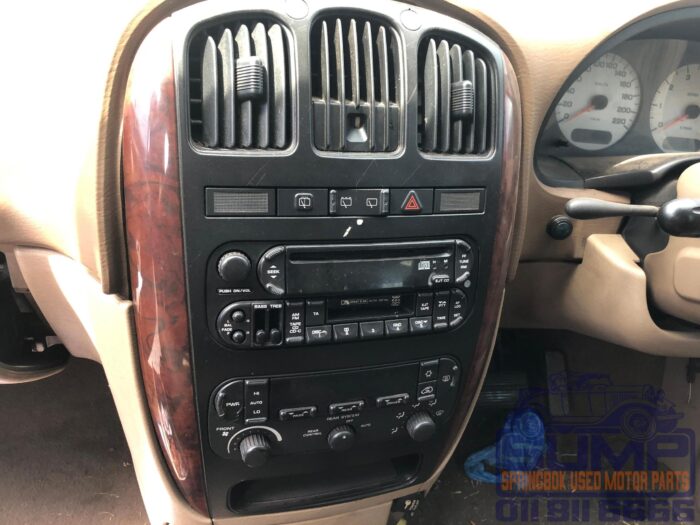 CHRYSLER , VOYAGER 3 . 3 V 6 A / T , WHITE , 2003 ( 30288 ) - Image 10