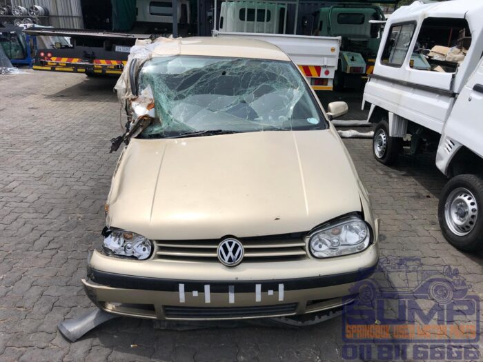 VOLKSWAGEN , GOLF 4 1 . 6 , GOLD , 2001 ( 30281 )