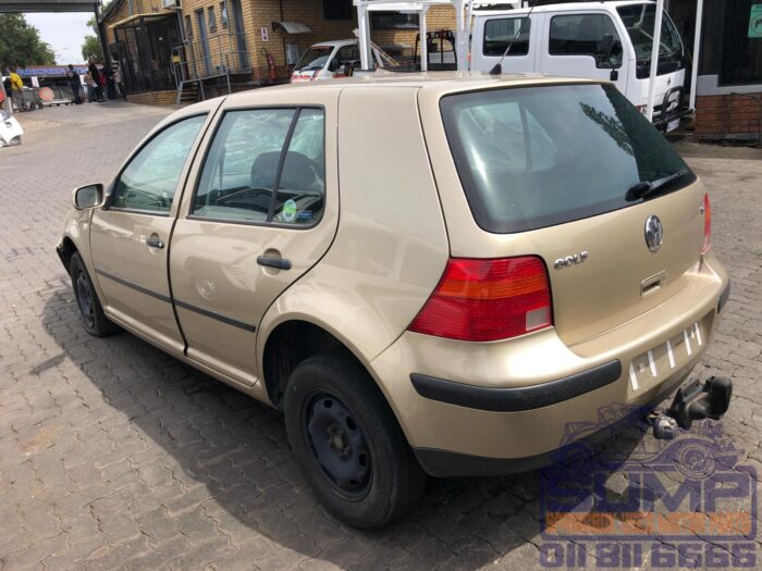 VOLKSWAGEN , GOLF 4 1 . 6 , GOLD , 2001 ( 30281 ) - Image 6