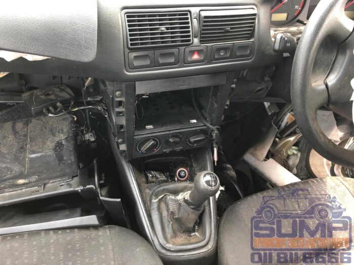 VOLKSWAGEN , GOLF 4 1 . 6 , GOLD , 2001 ( 30281 ) - Image 10