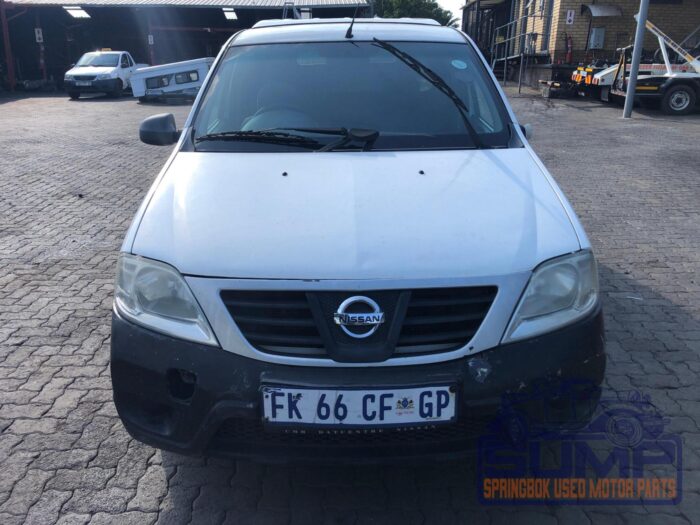 NISSAN , NP 200 1 . 6 A / C P / U S / C , WHITE , 2013 ( 29809 )