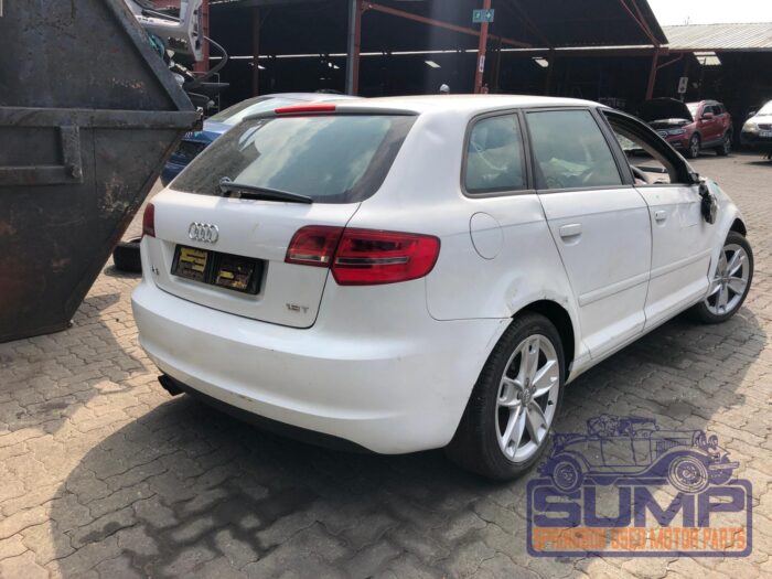 AUDI , A 3 SPORTBACK 1 . 8 TFSI AMB STRONIC , WHITE , 2010 ( 29814 ) - Image 4