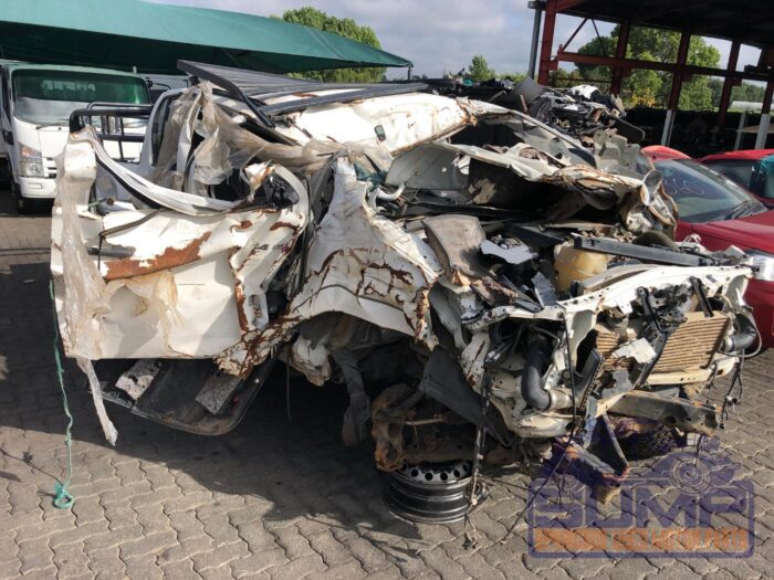 TOYOTA , HILUX 2 . 4 GD - 6 SRX 2 x 4 A / T P / U D / C , WHITE , 2019 ( 29817 ) - Image 2