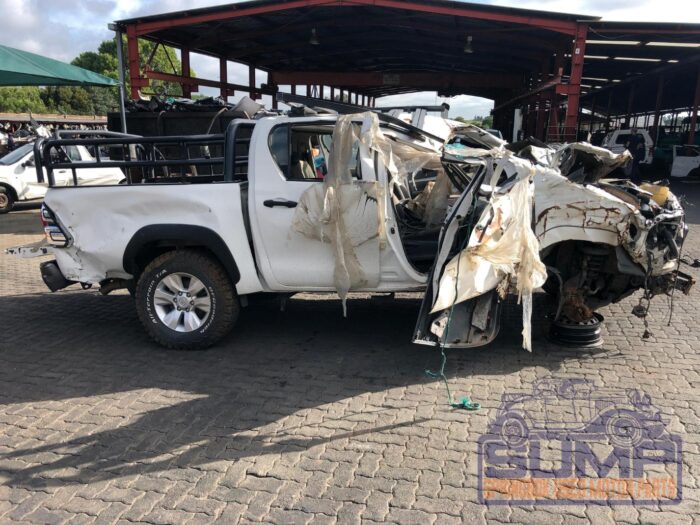 TOYOTA , HILUX 2 . 4 GD - 6 SRX 2 x 4 A / T P / U D / C , WHITE , 2019 ( 29817 ) - Image 3