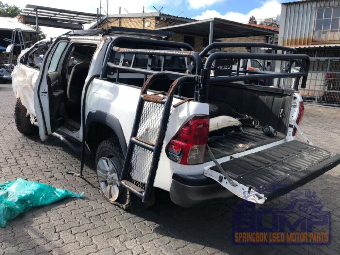 TOYOTA , HILUX 2 . 4 GD - 6 SRX 2 x 4 A / T P / U D / C , WHITE , 2019 ( 29817 ) - Image 6