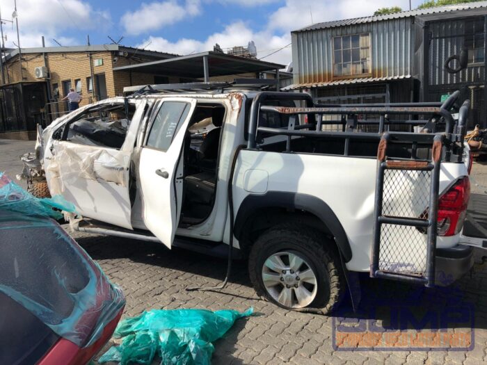 TOYOTA , HILUX 2 . 4 GD - 6 SRX 2 x 4 A / T P / U D / C , WHITE , 2019 ( 29817 ) - Image 7