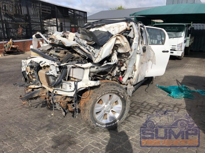 TOYOTA , HILUX 2 . 4 GD - 6 SRX 2 x 4 A / T P / U D / C , WHITE , 2019 ( 29817 ) - Image 8