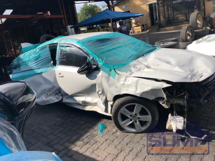VOLKSWAGEN , JETTA VI 1 . 2 T Si TRENDLINE , WHITE , 2014 ( 29812 ) - Image 3