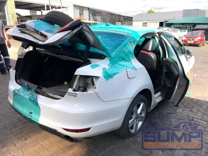VOLKSWAGEN , JETTA VI 1 . 2 T Si TRENDLINE , WHITE , 2014 ( 29812 ) - Image 4