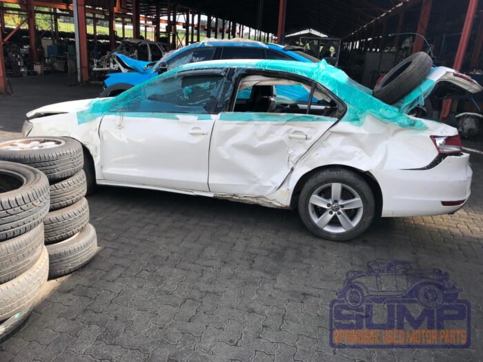 VOLKSWAGEN , JETTA VI 1 . 2 T Si TRENDLINE , WHITE , 2014 ( 29812 ) - Image 7
