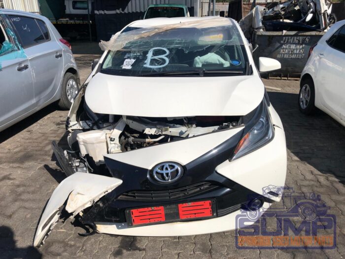 TOYOTA , AYGO 1 . 0 ( 5 DR ) , WHITE , 2017 ( 29831 )