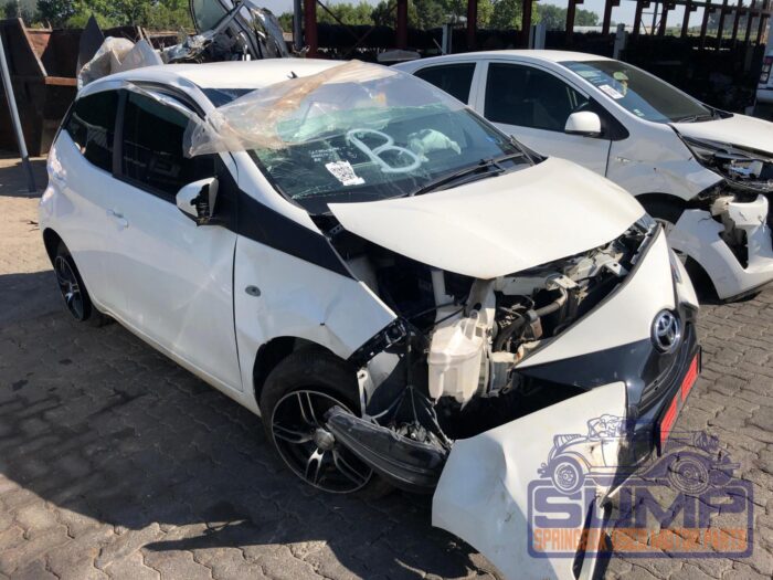TOYOTA , AYGO 1 . 0 ( 5 DR ) , WHITE , 2017 ( 29831 ) - Image 2
