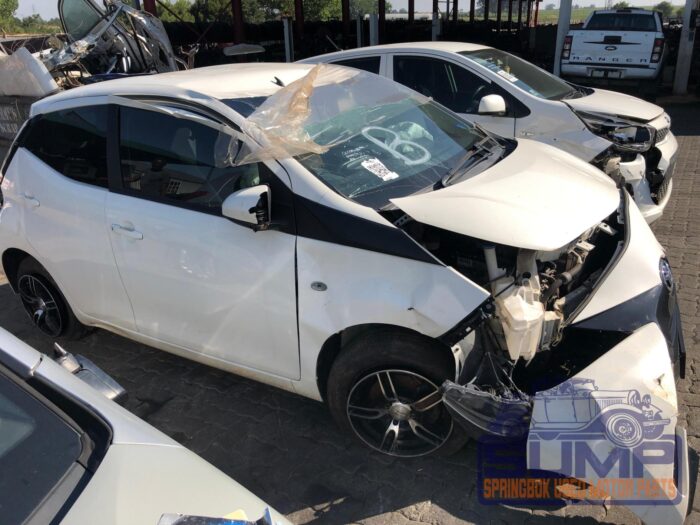 TOYOTA , AYGO 1 . 0 ( 5 DR ) , WHITE , 2017 ( 29831 ) - Image 3
