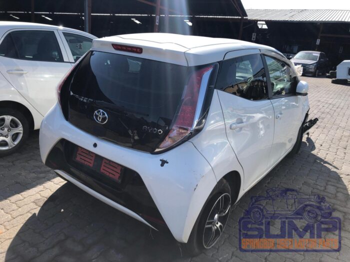 TOYOTA , AYGO 1 . 0 ( 5 DR ) , WHITE , 2017 ( 29831 ) - Image 4
