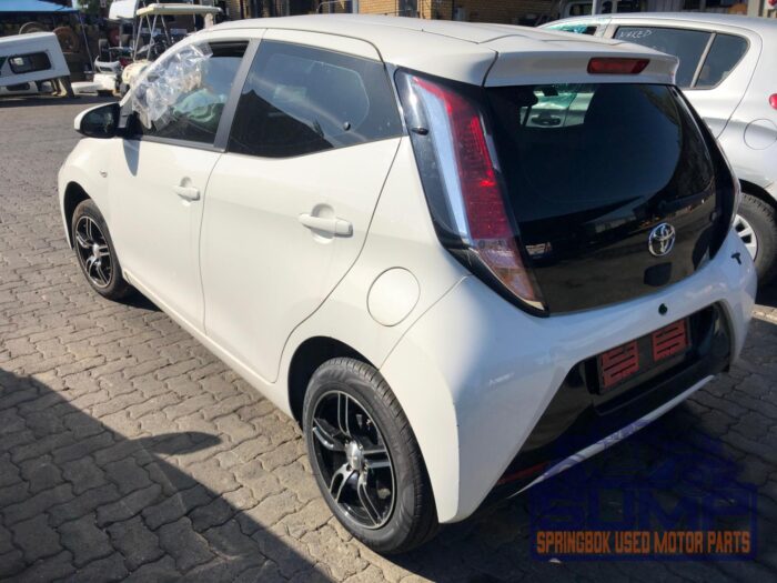 TOYOTA , AYGO 1 . 0 ( 5 DR ) , WHITE , 2017 ( 29831 ) - Image 6