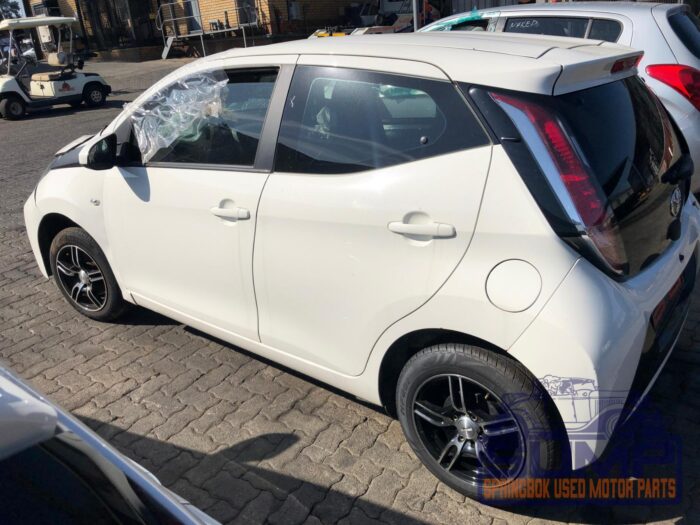 TOYOTA , AYGO 1 . 0 ( 5 DR ) , WHITE , 2017 ( 29831 ) - Image 7