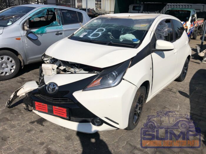 TOYOTA , AYGO 1 . 0 ( 5 DR ) , WHITE , 2017 ( 29831 ) - Image 8