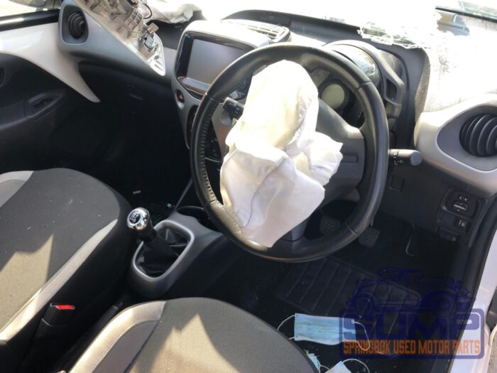TOYOTA , AYGO 1 . 0 ( 5 DR ) , WHITE , 2017 ( 29831 ) - Image 10